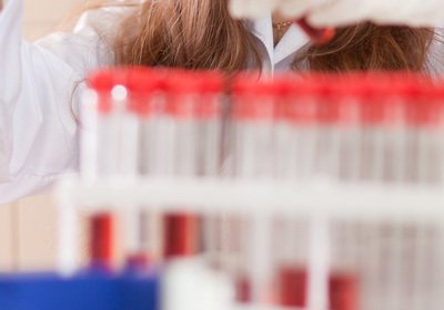 Prélèvements sanguins et autres